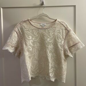 Evereve cream lace cropped top